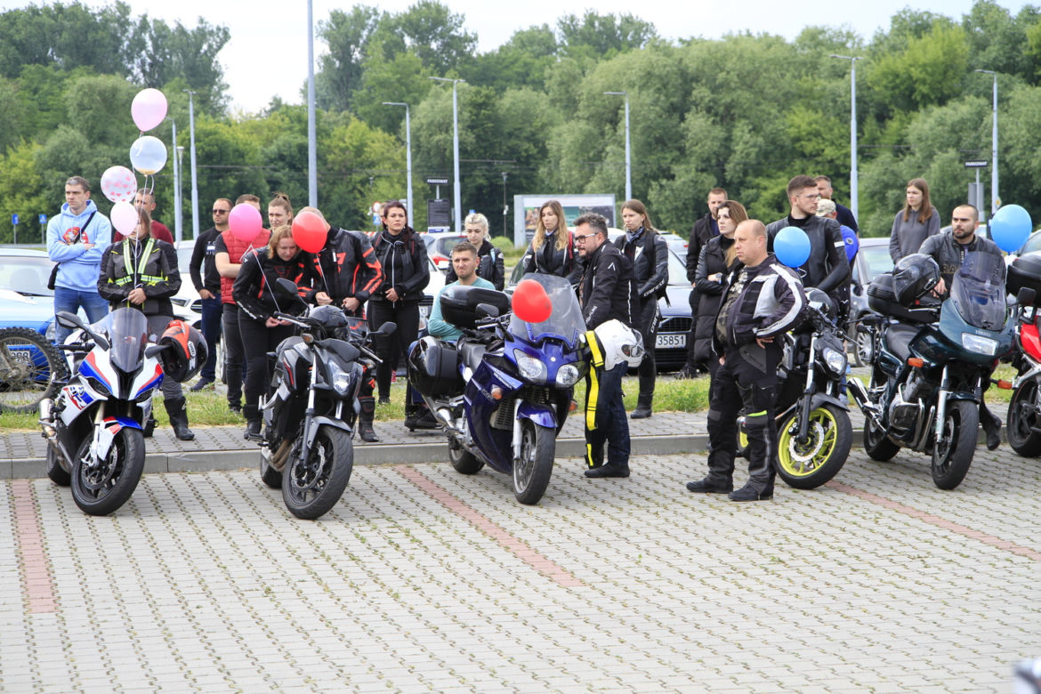 Przed Areną Lublin symbolicznie pożegnano dwójkę tragicznie zmarłych motocyklistów