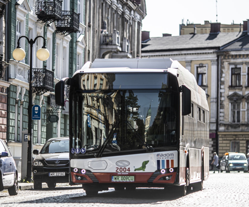 Radom. Młody mężczyzna zmarł w autobusie miejskim. Zaskakujące wyniki sekcji zwłok!