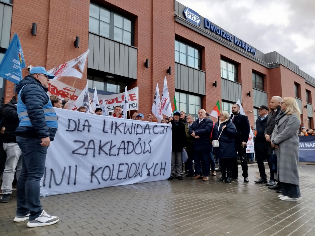 Pracownicy Zakładu Linii Kolejowych pikietowali w Siedlcach! Poparli ich siedleccy radni