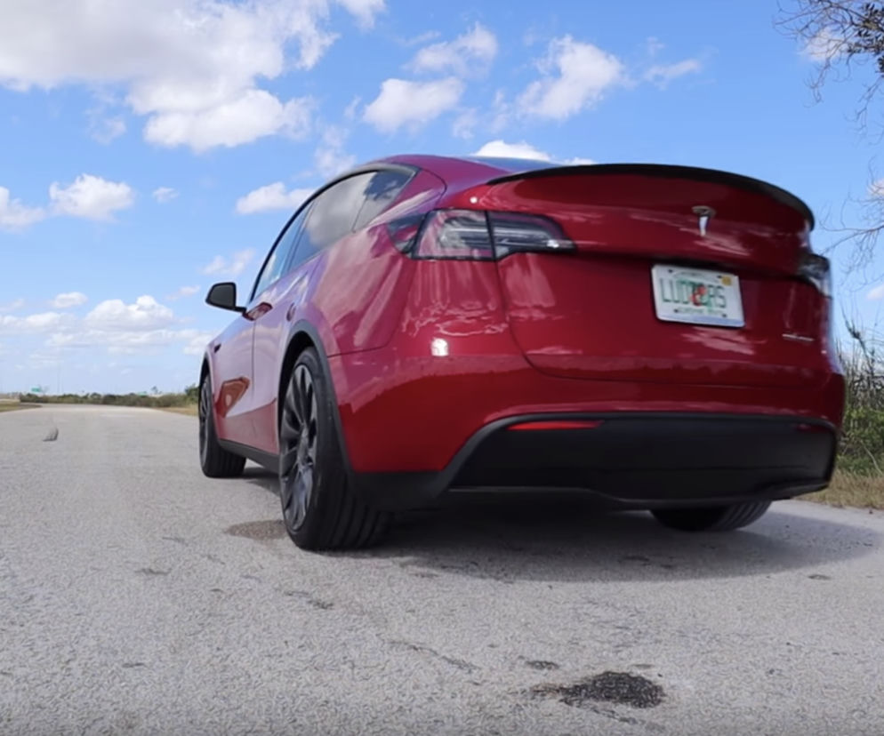 Tak przyspiesza Tesla Model Y