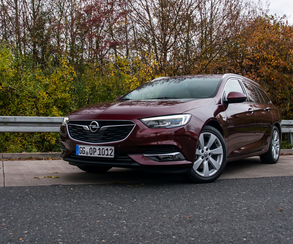 Opel Insignia Sports Tourer 1.6 Turbo 200 KM A6