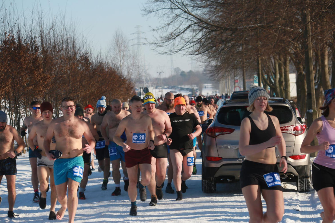 „Im mniej ubrań tym lepiej” Nad Zalewem Zembrzyckim w Lublinie odbył się „bieg na golasa”! 