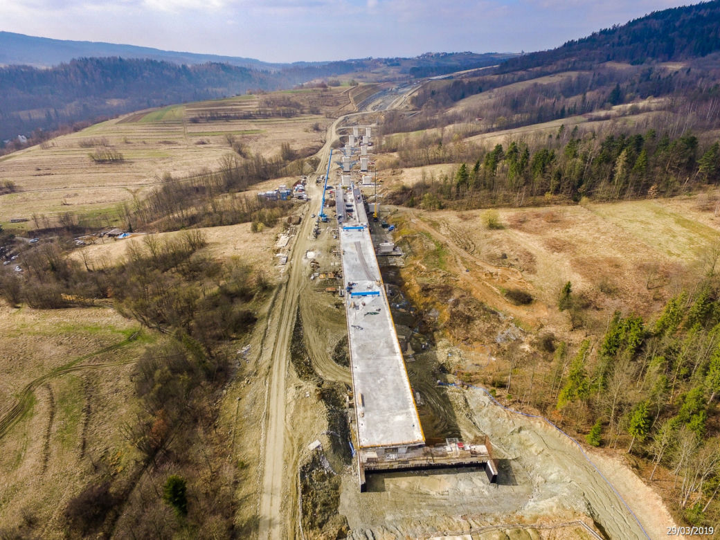 Zakopianka na zdjęciach z powietrza - tak wygląda postęp prac budowlanych
