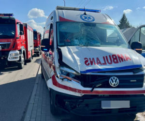  Zderzenie karetki motoroweru pod Warszawą