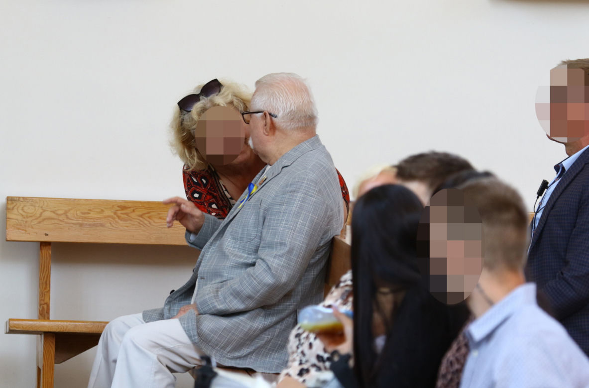 Lech Wałęsa wyszedł ze szpitala. Swoje kroki skierował do kościoła