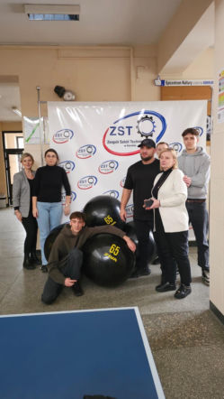 20  piłek do fitnessu dostała konińska Hutnicza