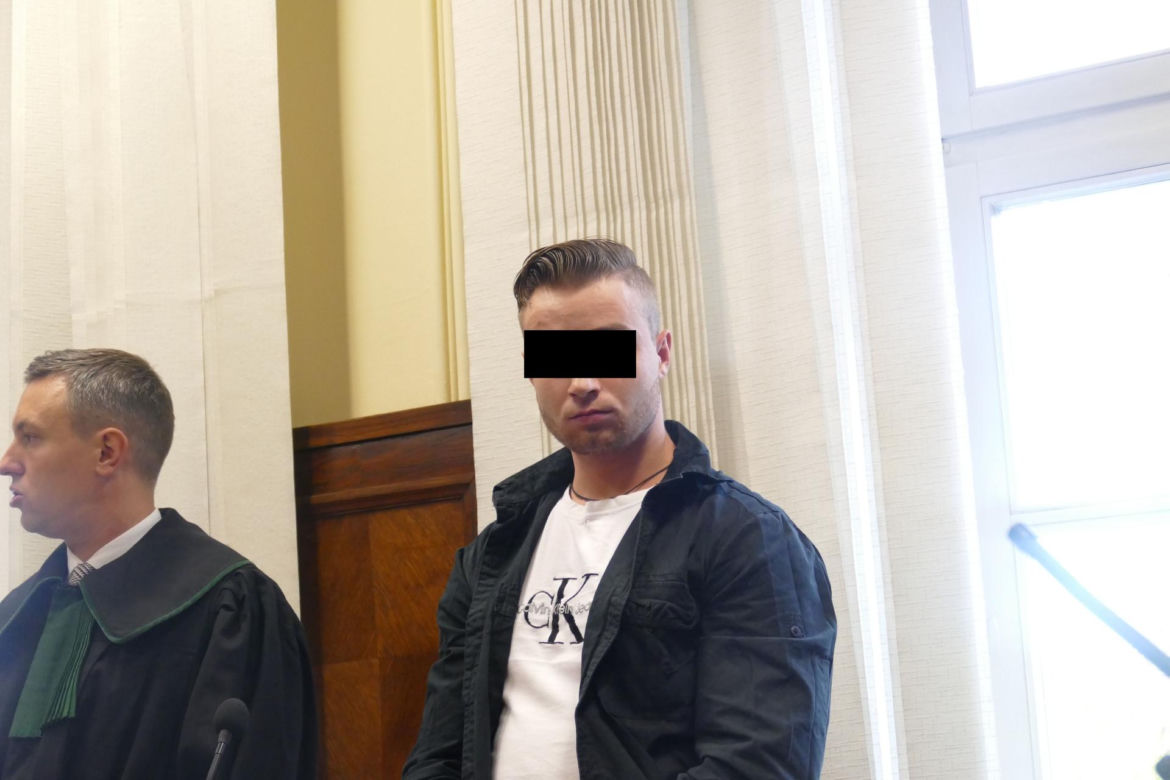 Wypchnął Olę z okna, bo nie chciała do niego wrócić. Drzewa uratowały jej życie