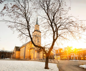 Tu nie ma nocy przez dwa miesiące w roku. Jak wygląda codzienne życie mieszkańców?