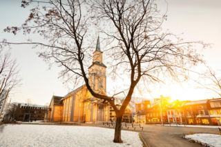 Tu nie ma nocy przez dwa miesiące w roku. Jak wygląda codzienne życie mieszkańców?
