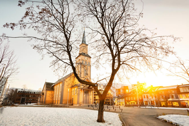 Tu nie ma nocy przez dwa miesiące w roku. Jak wygląda codzienne życie mieszkańców?