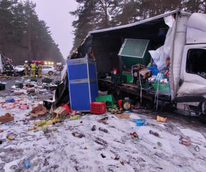 Karambol na DK 10! Trasa Bydgoszcz - Toruń jest całkowicie zablokowana [ZDJĘCIA] 