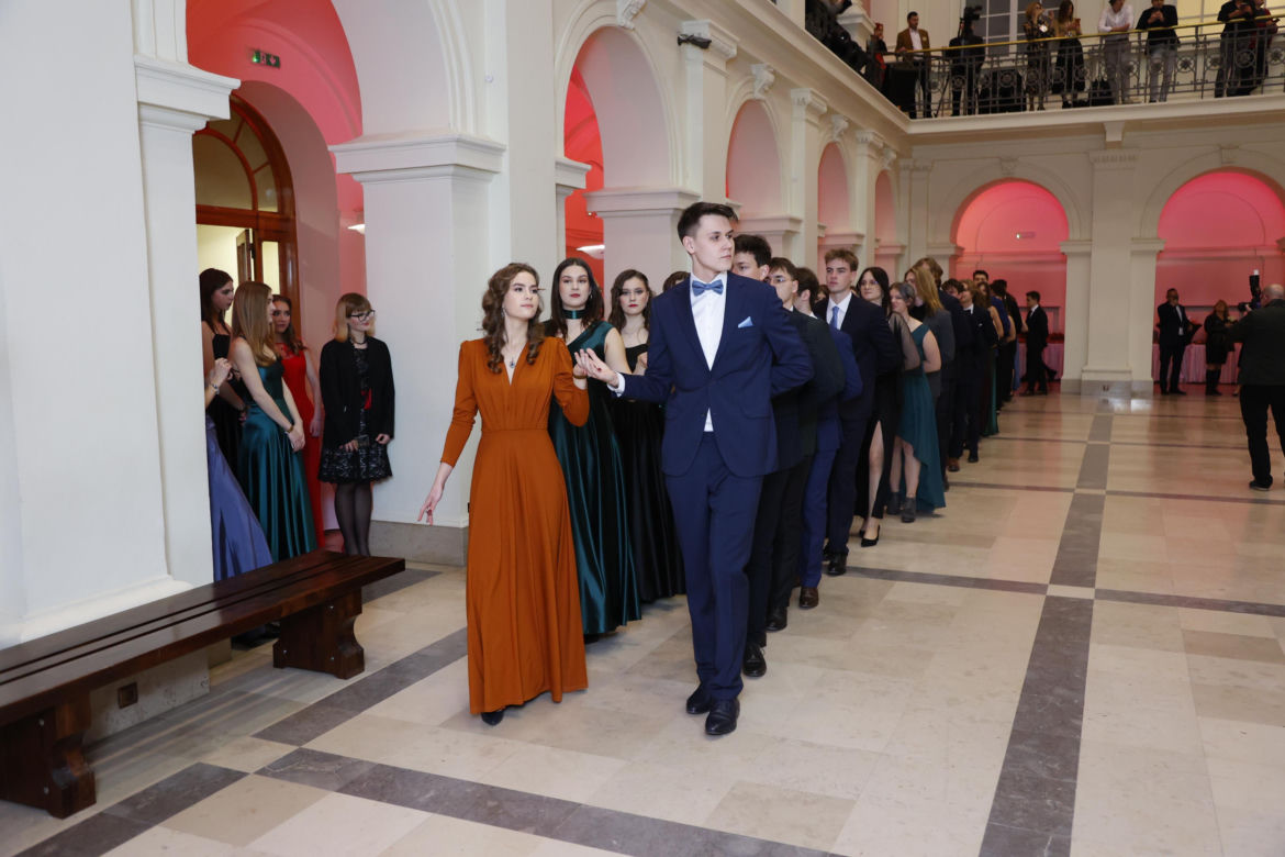 Studniówka 2024 XXXVII LO im. Jarosława Dąbrowskiego - zdjęcia