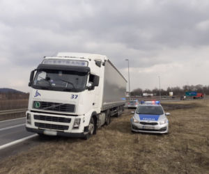 UKRAINIEC pił w trakcie jazdy! Jechał SLALOMEM po autostradzie! Miał ponad 3 promile alkoholu