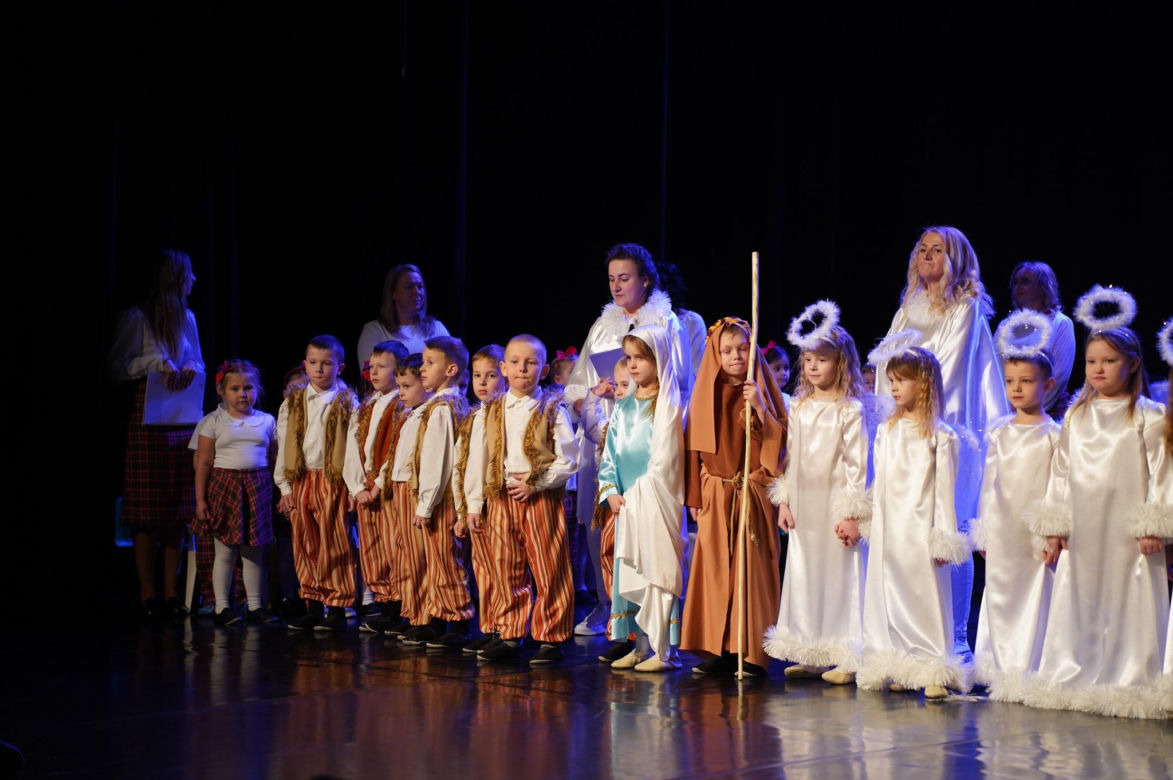 Jasełka i koncert kolęd przygotowały dzieci z Niepublicznego Przedszkola "Słoneczna Dolina" w Siedlcach