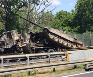 Szczecin. Zderzenie ciężarówek przewożących czołgi