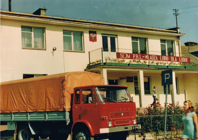 Archiwalne zdjęcia Fabryki Samochodów Ciężarowych (FSC) z lat 70. budzą ogromny sentyment, ale i smutek