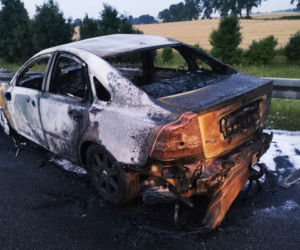 Pijany 21-latek na A4. Płonące auto na autostradzie [ZDJĘCIA]