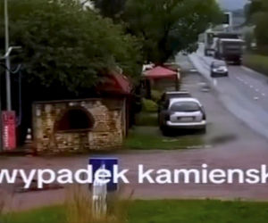 Pas od tira uderzył kobietę prosto w głowę. Wszystko widać na nagraniu