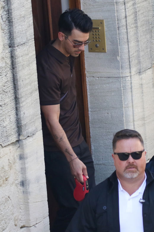 Joe Jonas i Sophie Turner na miejscu swojego ślubu
