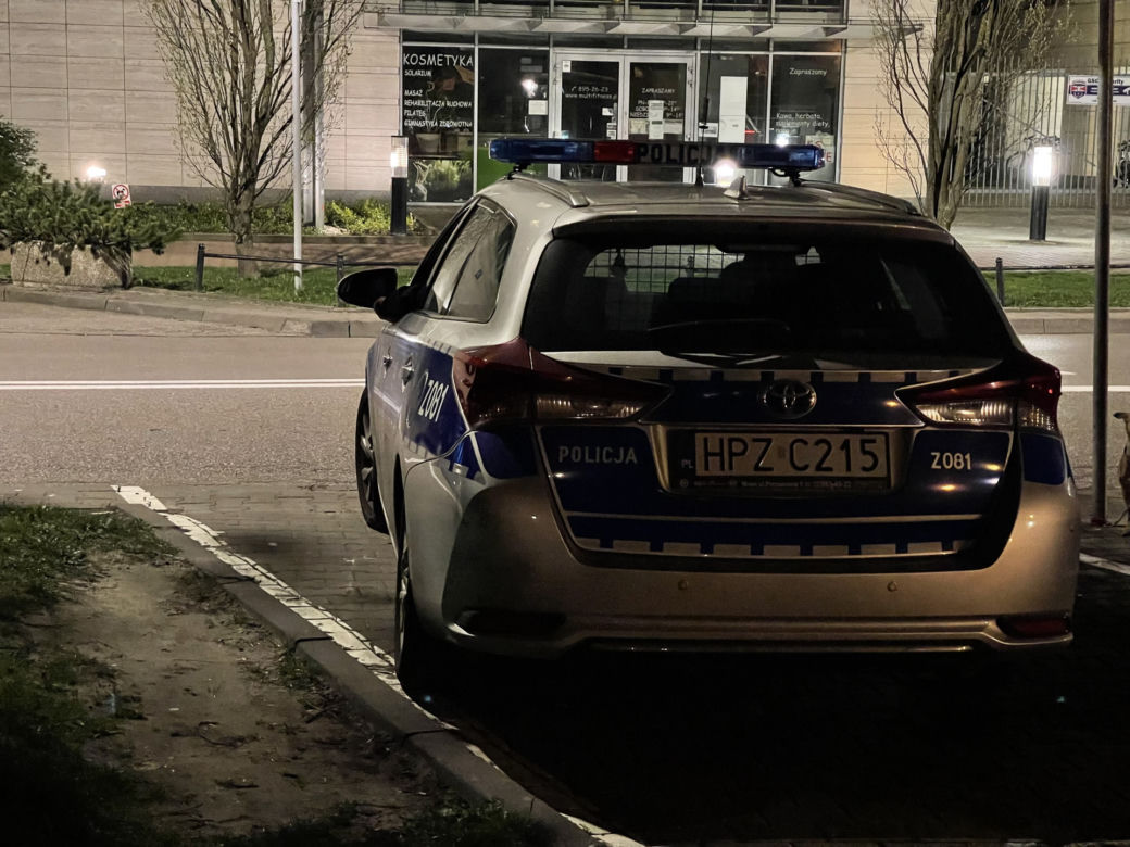 Kłęby dymu i ogromny smród. Kawalerka na Ochocie stanęła w ogniu