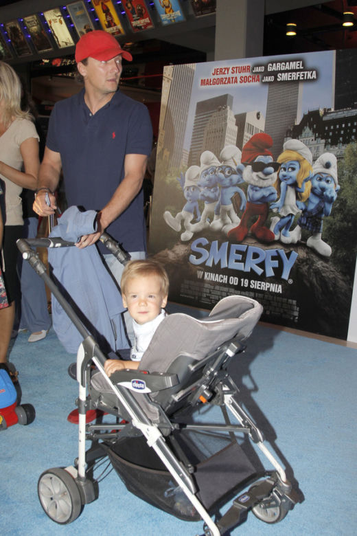 Anna Korcz z synkiem Jasiem i mężem Pawłem Pigoniem na premierze filmu Smerfy
