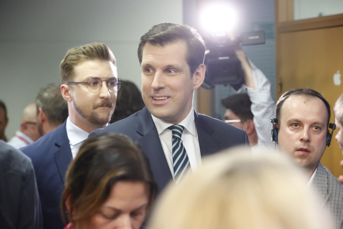 Skromny poczęstunek w PiS. Tym karmili na wieczorze wyborczym