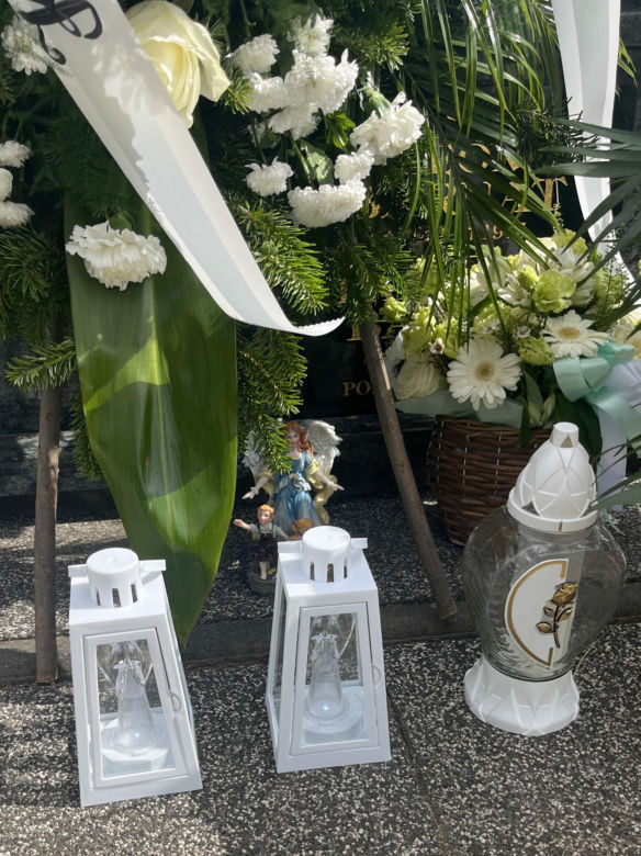 Tuszów Narodowy. Grób Dominiki i Grzesia, którzy zginęli w tragicznym wypadku