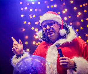 Manufaktura Świętego Mikołaja z Tomaszem Karolakiem w roli Świętego Mikołaja