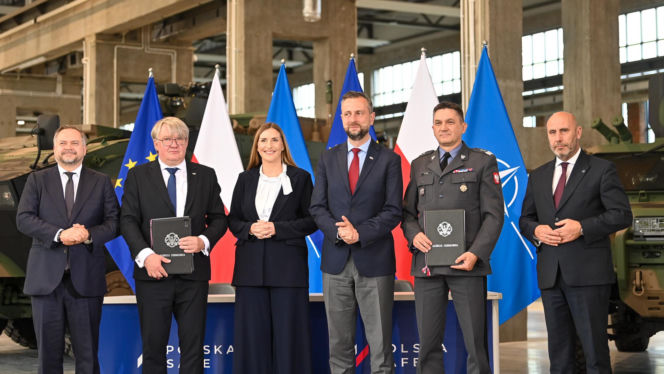 Kosiniak-Kamysz był dziś zakładach w Rosomak S.A. w Siemianowicach Śląskich