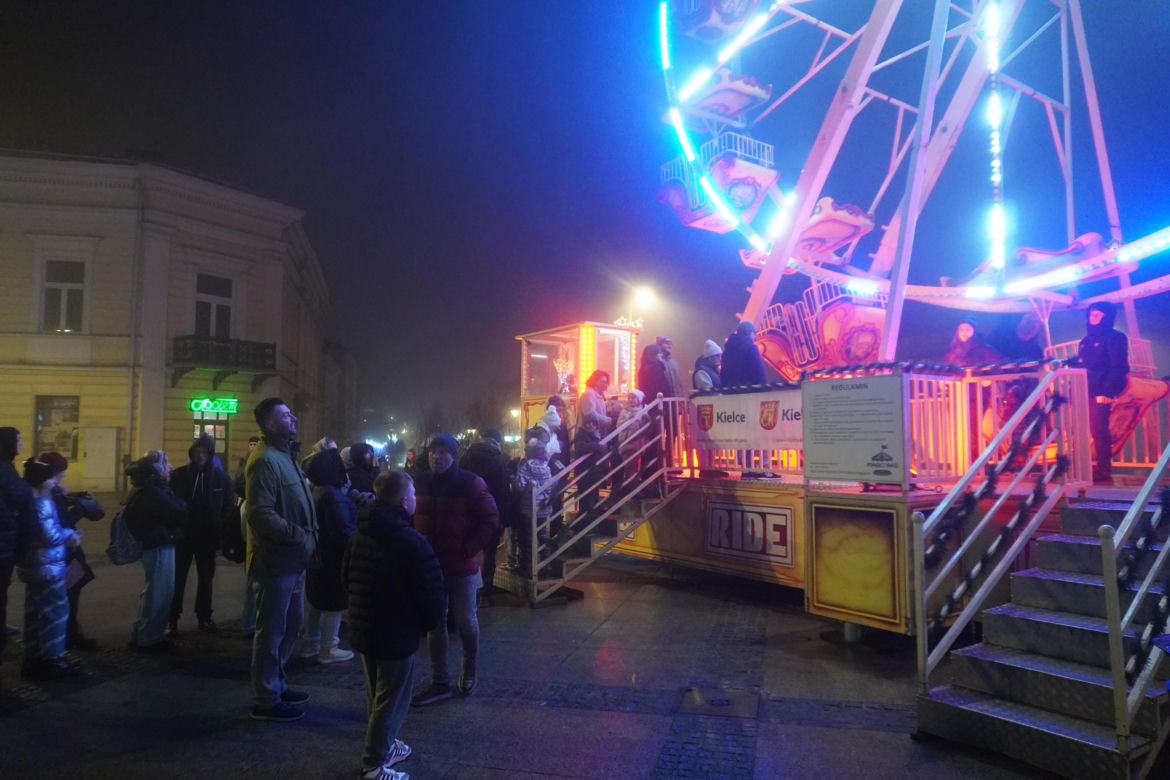 Silent disco i diabelski młyn w Rynku w Kielcach