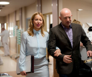 	Lekarze 5 sezon odcinek 2 (odc. 54). Iza (Katarzyna Warnke), Piotr Wanat (Szymon Bobrowski)