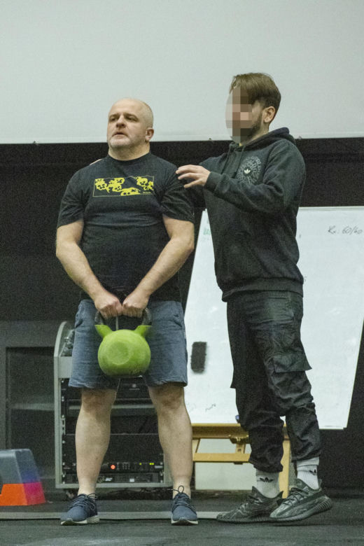 Poseł Kowal gubi brzuszek