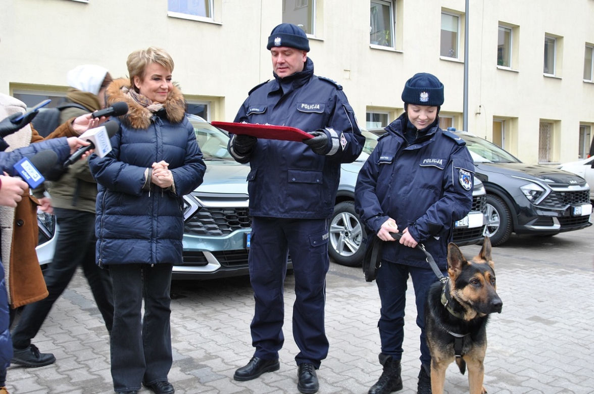 Łódzcy policjanci otrzymali nowe nieoznakowane radiowozy