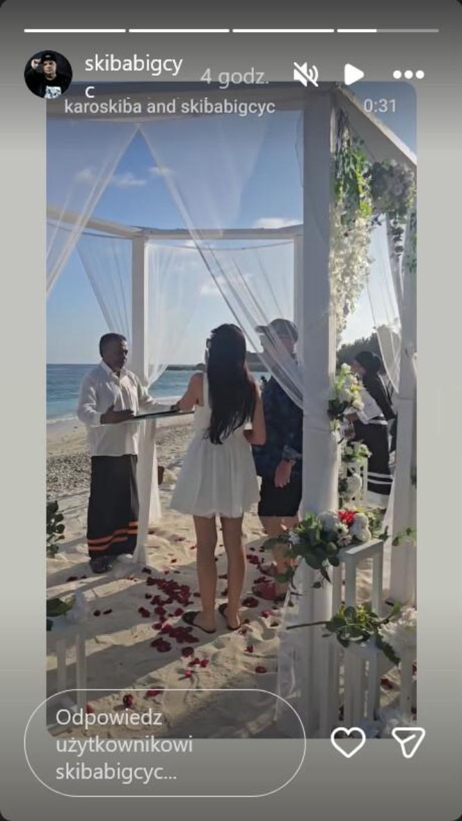 Skiba powiedział TAK na Malediwach! Ślub na plaży i noc poślubna jak z bajki
