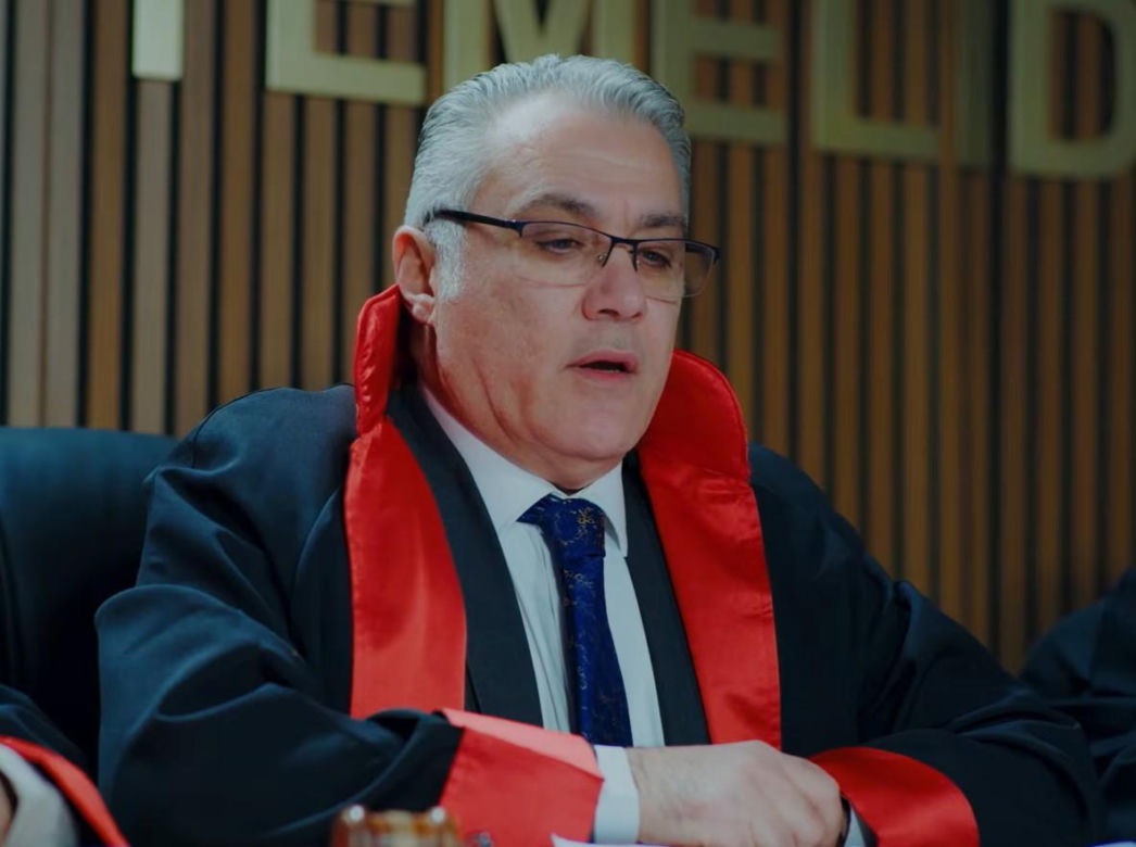 Dziedzictwo, odcinek 1049: Aynur chwilowo odzyska wolność i odsunie od siebie Sinana. Przed czym chce go chronić?