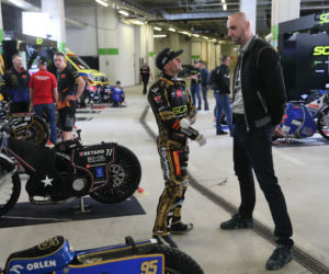 Robert Kubica i Marcin Gortat dopingują Bartosza Zmarzlika