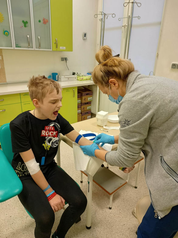 Pawełek musi być poddawany rehabilitacji. Jednak zbiórka na leczenie stoi, "bo takie duże dzieci nikogo nie wzruszają"