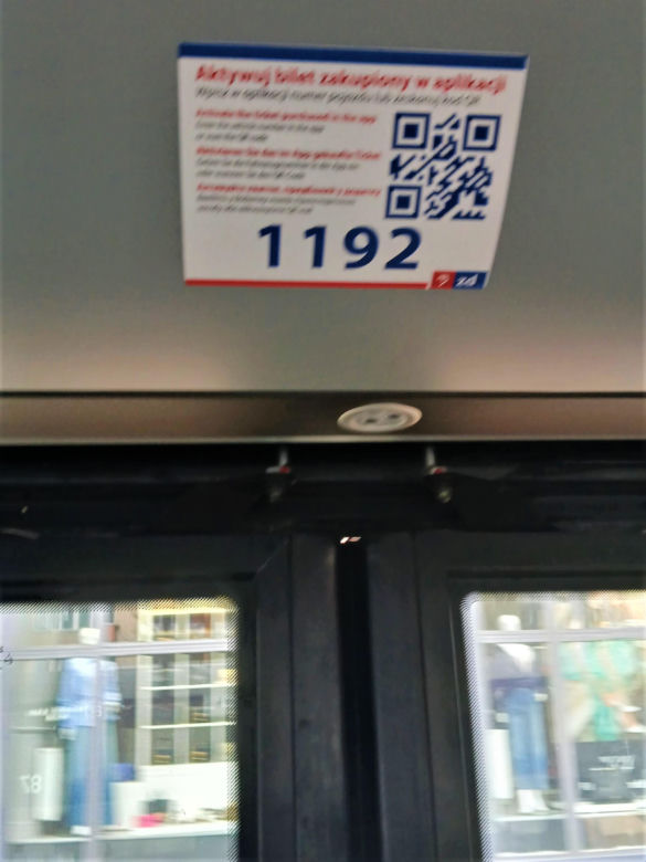 Kody QR w tramwajach i autobusach