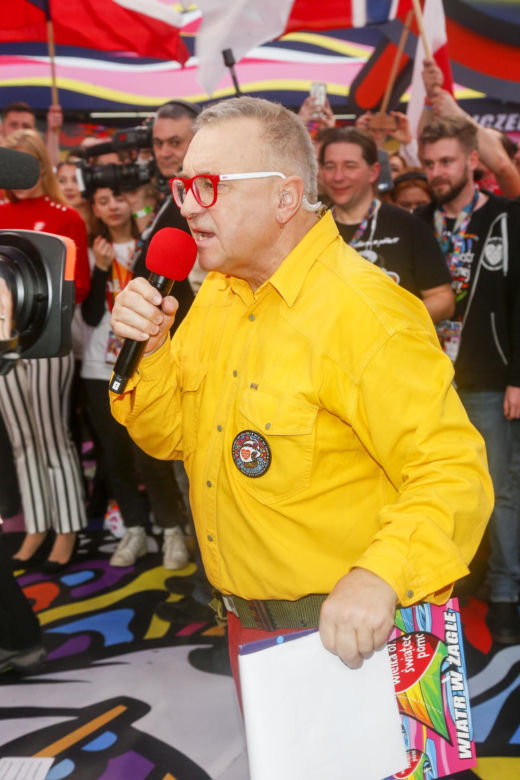 Jerzy Owsiak na przestrzeni lat. Tak zmieniał się jego charakterystyczny wizerunek