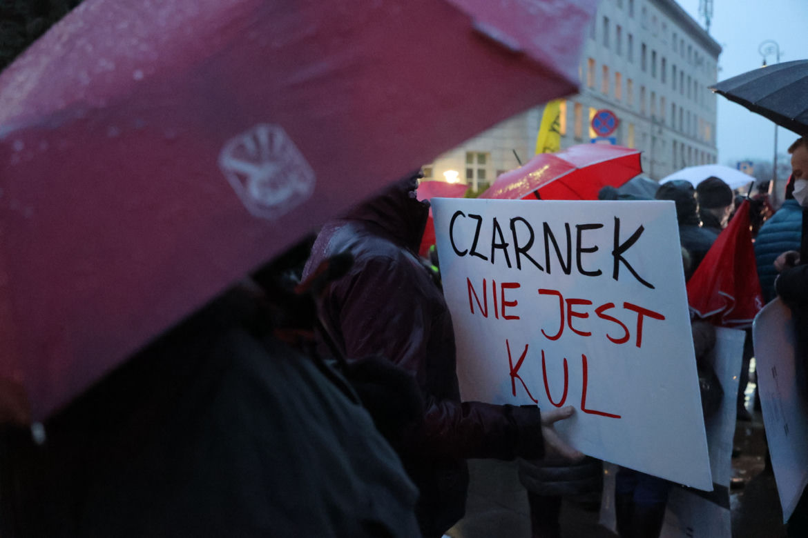 Protest przeciwko Lex Czarnek przez Sejmem