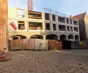 Nowa kamienica na Podzamczu nabiera kształtów