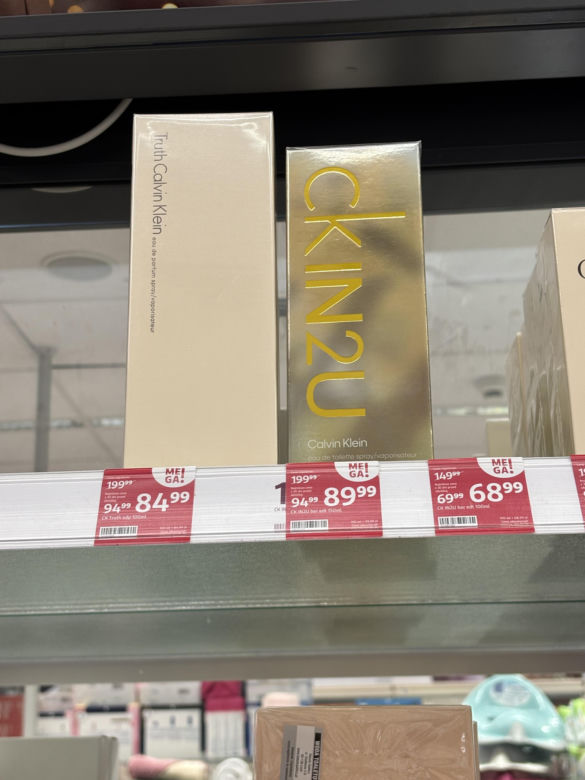 Wyprzedaż perfum w Rossmannie