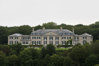 Edward Gierek i jego domy. Czy legendy o marmurach i złocie były prawdą?