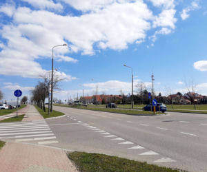 Z Alei Piłsudskiego w Łomży znikają żółte barierki. Dlaczego?