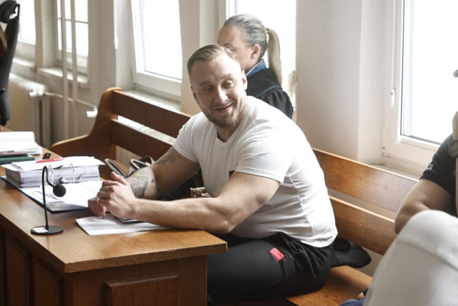 „Zamówili dwie butelki wódki i lemoniadę”. Kelner ujawnia, co działo się przed tragedią na Trasie Łazienkowskiej