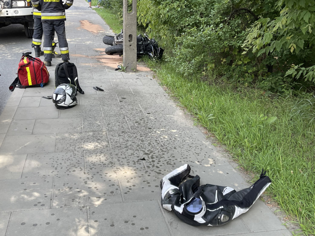 Znany tiktoker cudem uniknął śmierci! Jego motocykl sunął 100 metrów po chodniku