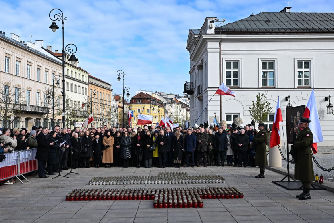  Apel Poległych przed Pałacem Prezydenckim 
