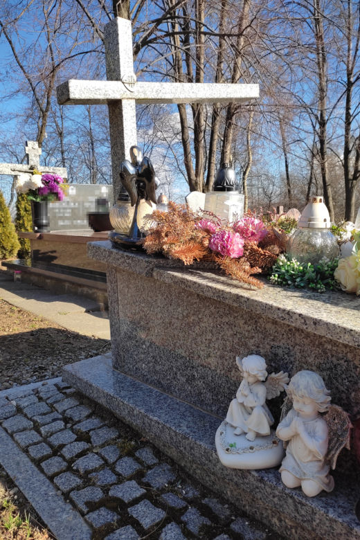 Grób zagłodzonej Madzi P. z Brzeznej 