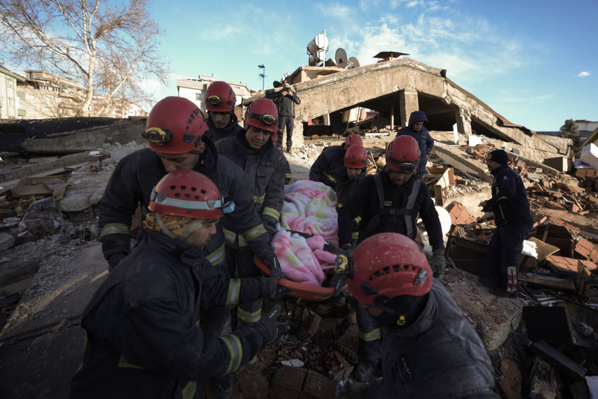 Akcja ratunkowa po trzęsieniu ziemi w Turcji  Syrii