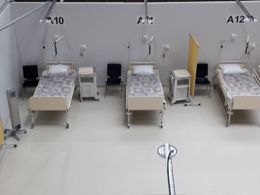 Szpital tymczasowy w CWK - sale dla pacjentów